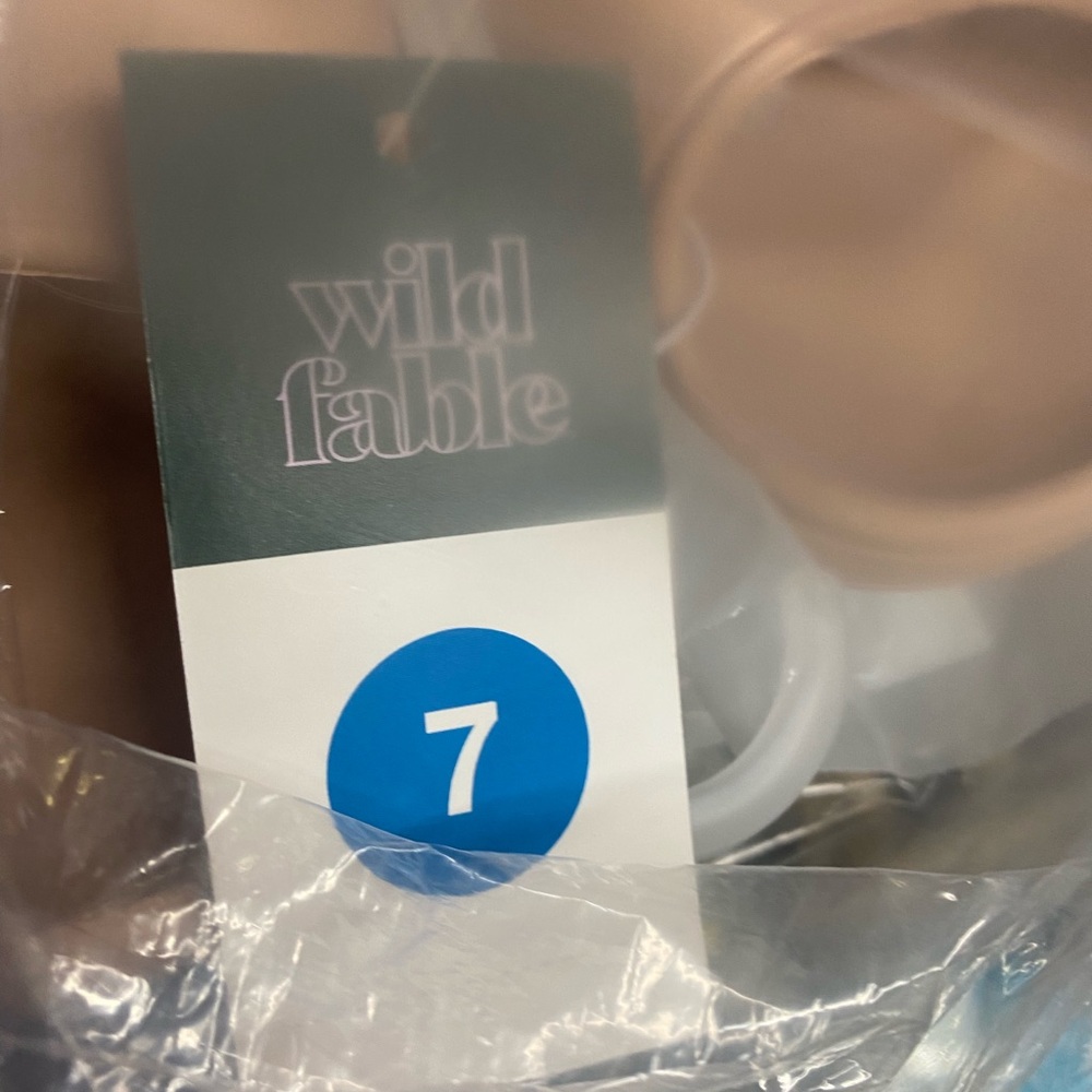 Wild Fable Tan Slippers Minimalist Design - Picture 3 of 5